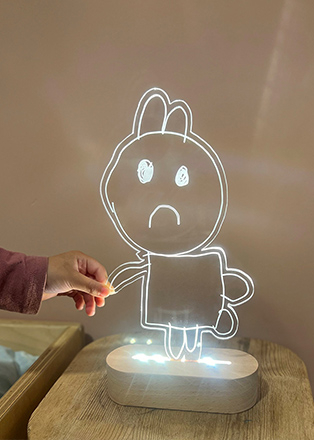 שחר, ציירי לי אור: מנורות לילה קסומות מציורי ילדים